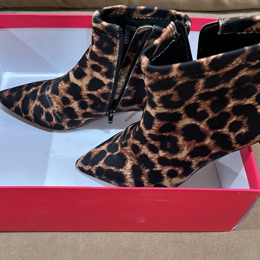 Leopard Print Designer Short Boot - Picture 4 of 8